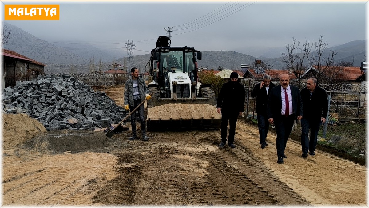 Doğanşehir'de kilitli parke taş çalışmalarına hız verildi