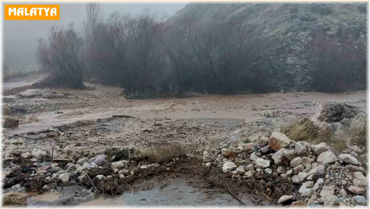 Doğanşehir'de yağmur suları sel getirdi