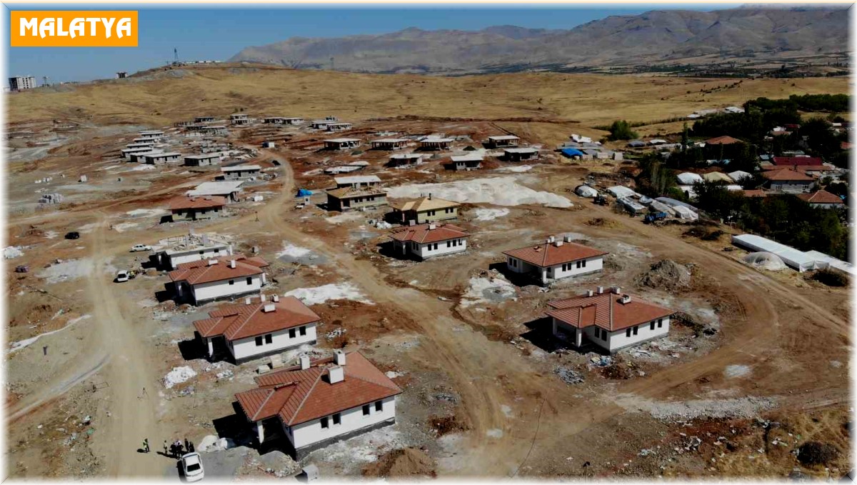 Doğanşehir ilçesinde köy konutlarının yapımı sürüyor