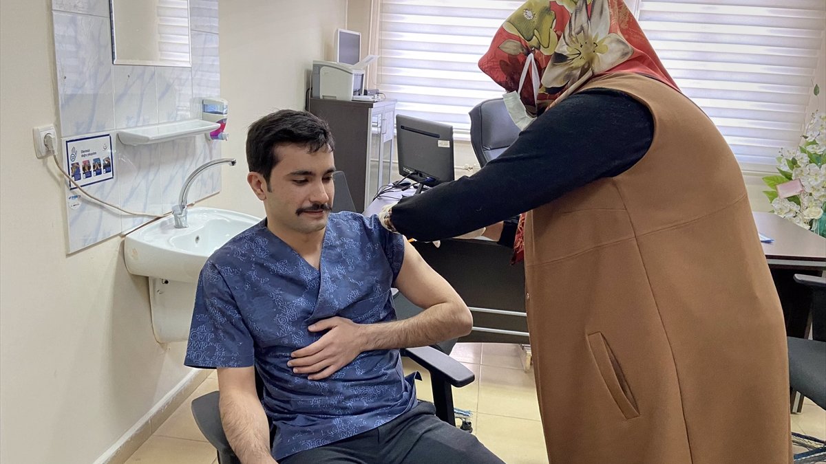 Doğanşehir Kaymakamı Köroğlu, Kovid-19 aşısı yaptırdı