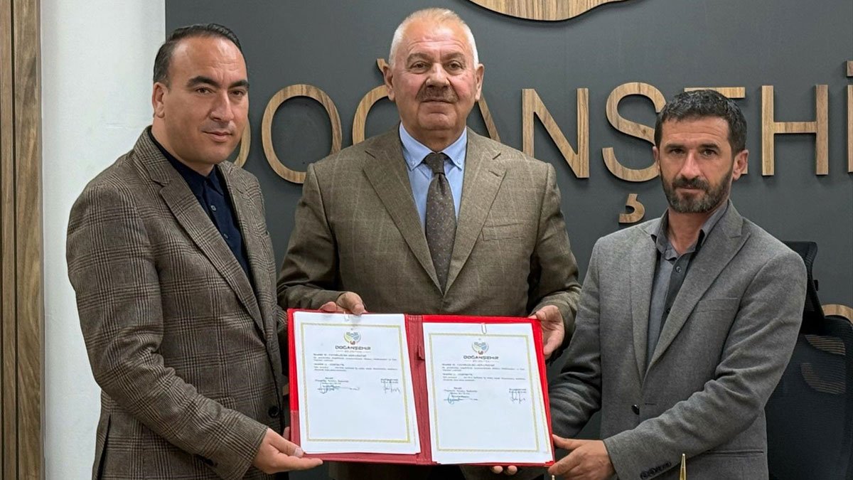 Doğanşehir Sürgü Mahallesi’ne yapılacak Merhum Ahmet Budak Taziye Evi için protokol imzalandı