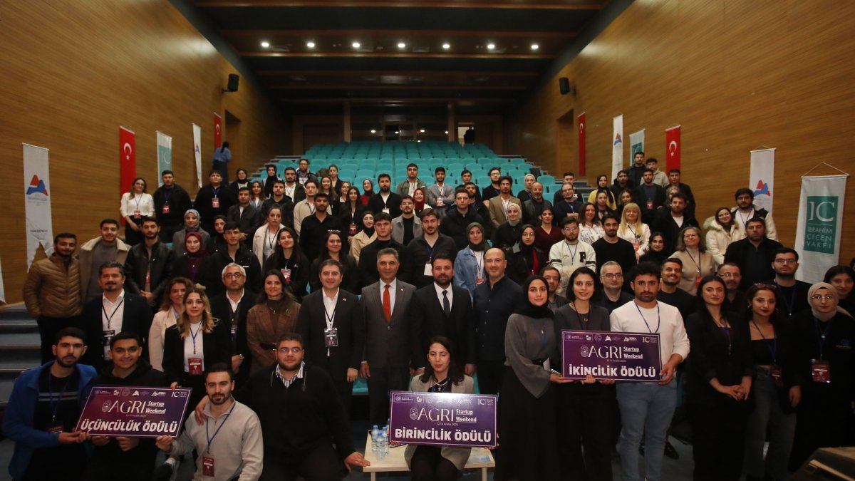 Doğu Anadolu Bölgesinde İlk Kez Düzenlenen Ağrı Startup Weekend Etkinliğinde AİÇÜ’lü Öğrenciler Birinci Oldu