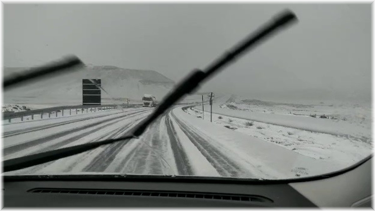 Doğu Anadolu'da kar sürücülere zor anlar yaşattı