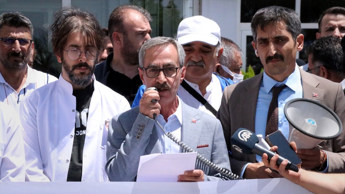 Doğu Anadolu'daki sağlık çalışanlarından Dr. Ekrem Karakaya'nın öldürülmesine tepki