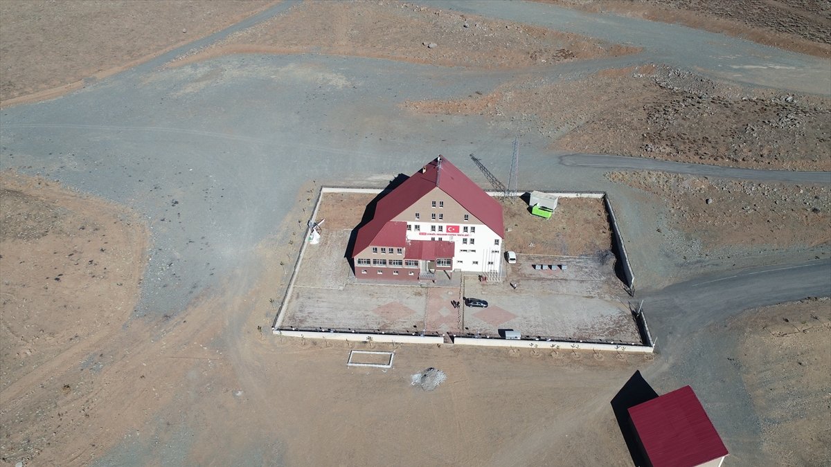 Doğu Anadolu'nun gözde kayak merkezlerinden Hesarek yeni sezona hazırlanıyor