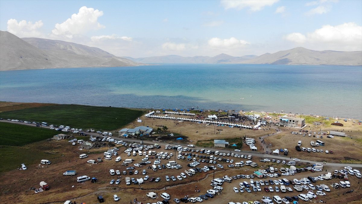 Doğu Anadolu'nun saklı cenneti Balık Gölü'nde festival konserler ve etkinliklerle başladı
