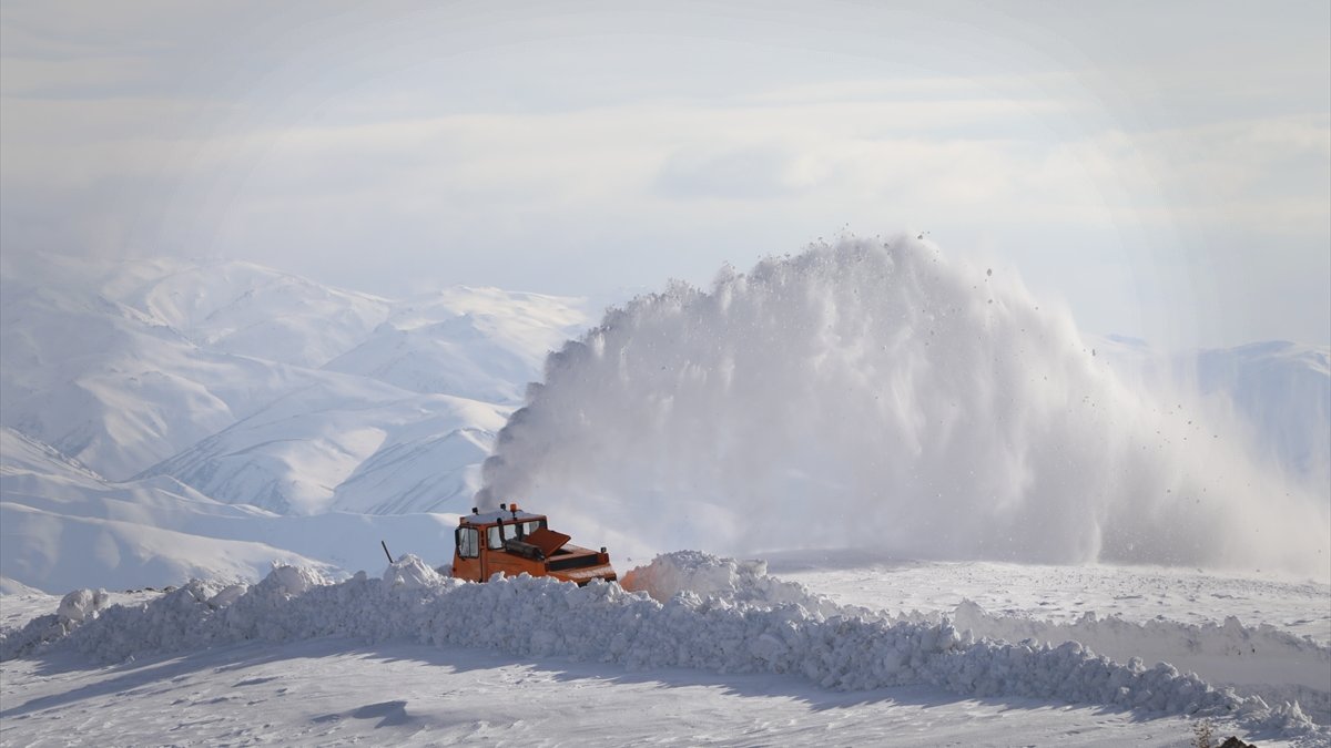 Doğu'da 3 ilde 450 yerleşim yerine ulaşım sağlanamıyor