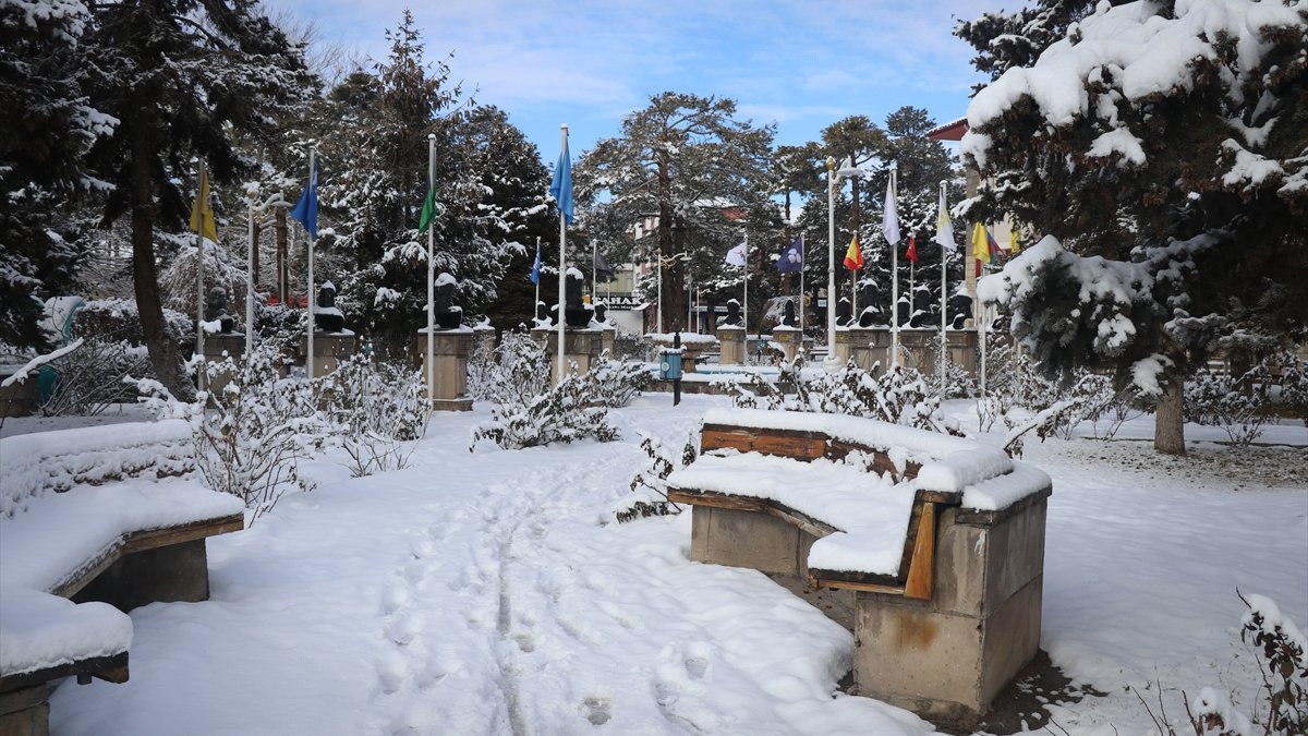 Doğu'da 4 il için buzlanma ve don uyarısı