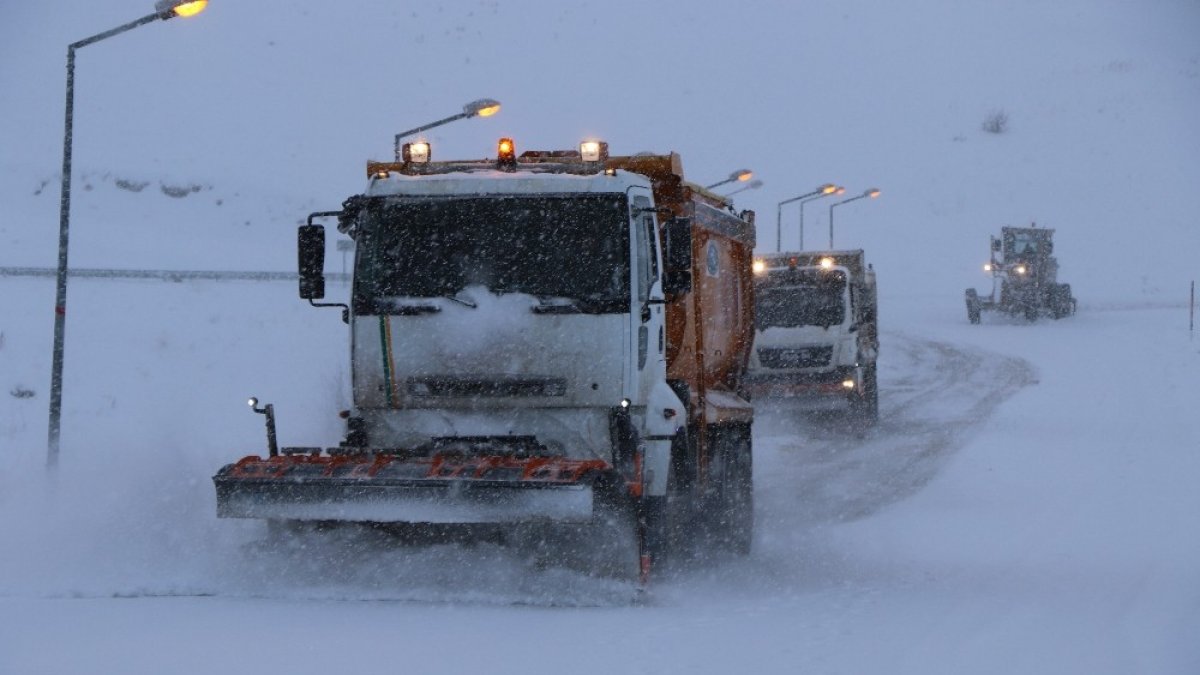 Doğu'da kar yağışı bekleniyor, kapalı köy yolları ulaşıma açılıyor