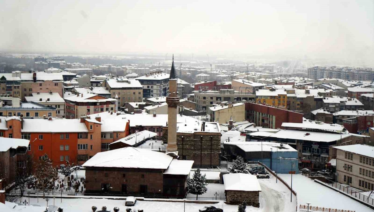 Doğu'da kar yağışı devam edecek