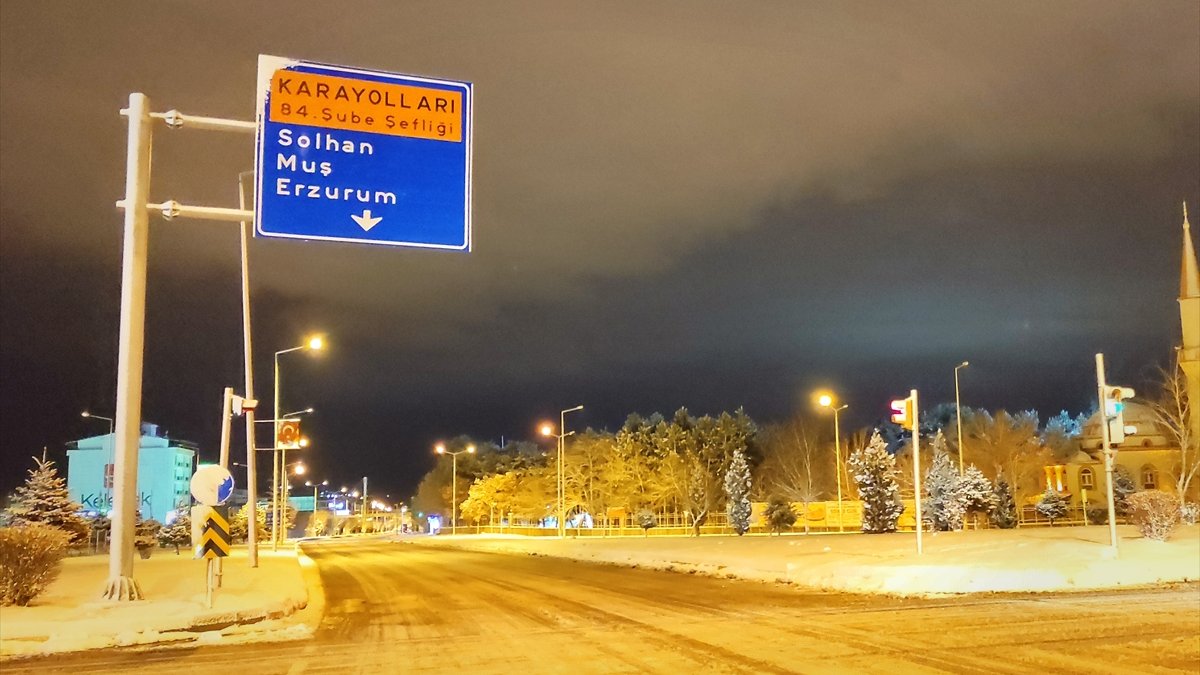 Doğu'da kış ulaşımı olumsuz etkiliyor