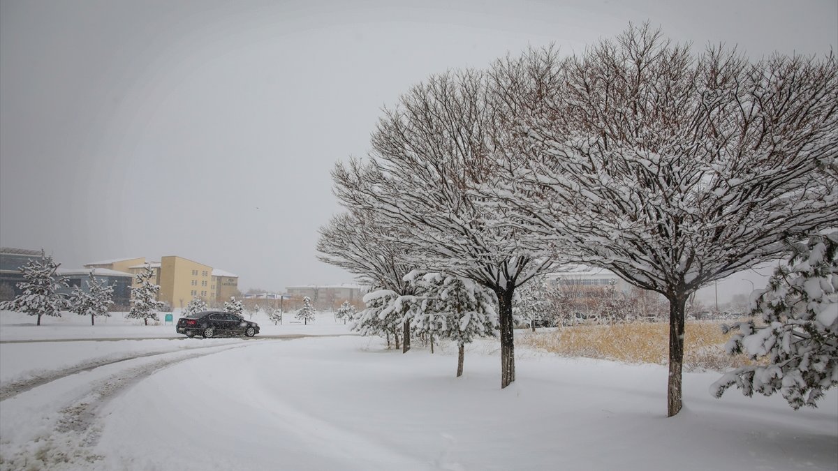 Doğu'daki 4 ilde 612 yerleşim birimine ulaşım sağlanamıyor