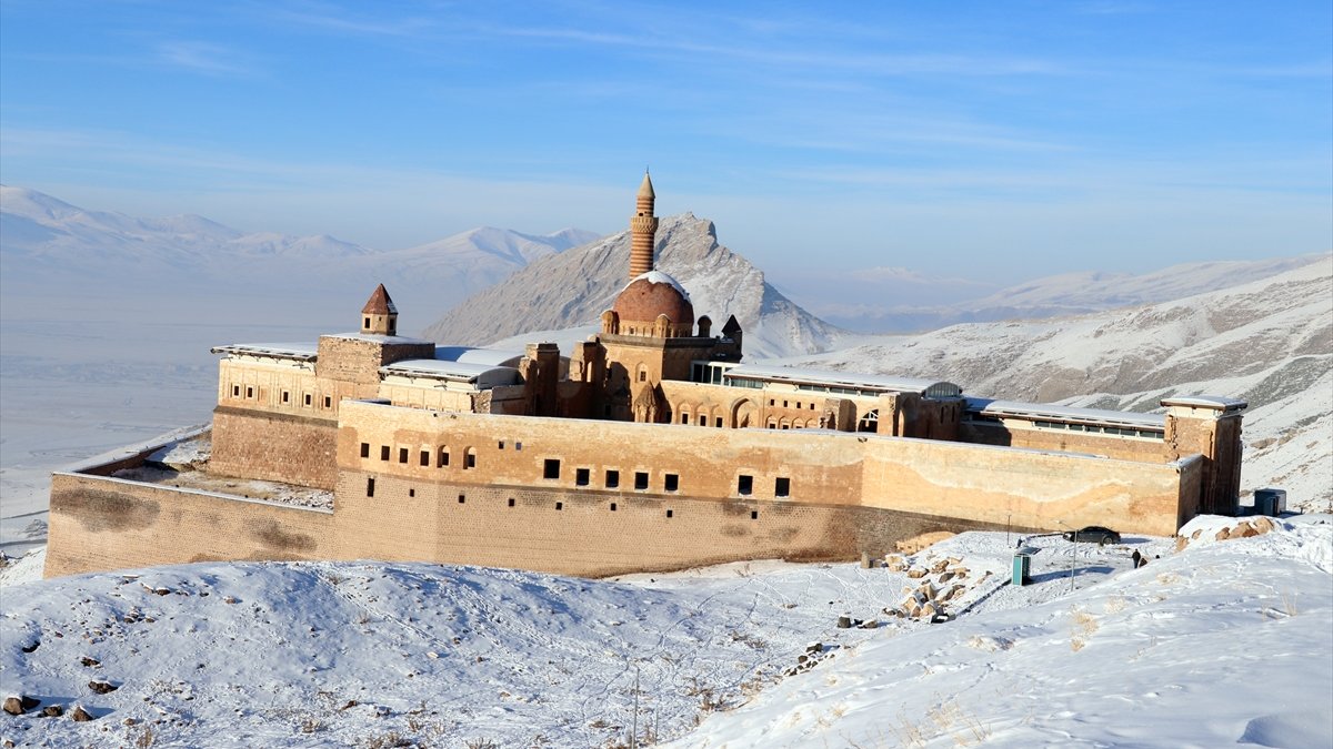 Doğu'daki 7 il sokağa çıkma kısıtlamasıyla sessizliğe büründü