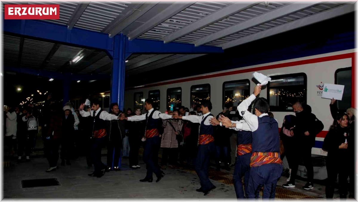 Doğu Ekspresi yolcularını Erzurum bar ekibi karşıladı