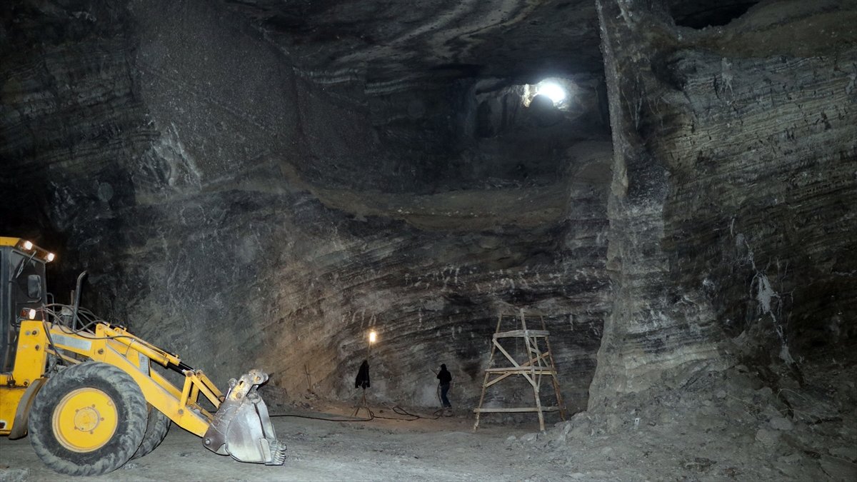 Doğu ve Güneydoğu'da karla mücadelede kullanılan tuz Iğdır'dan karşılanıyor