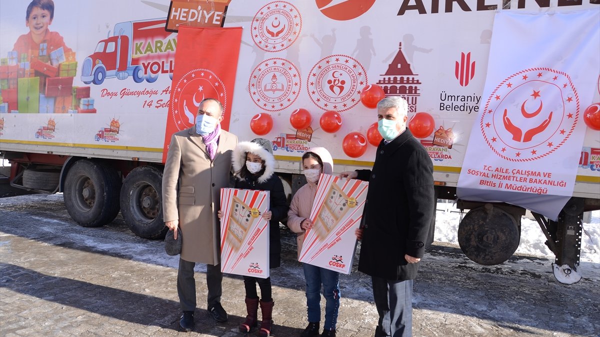 Doğu ve Güneydoğu'daki çocuklar için hazırlanan 'Hediye Karavanı' Bitlis'te