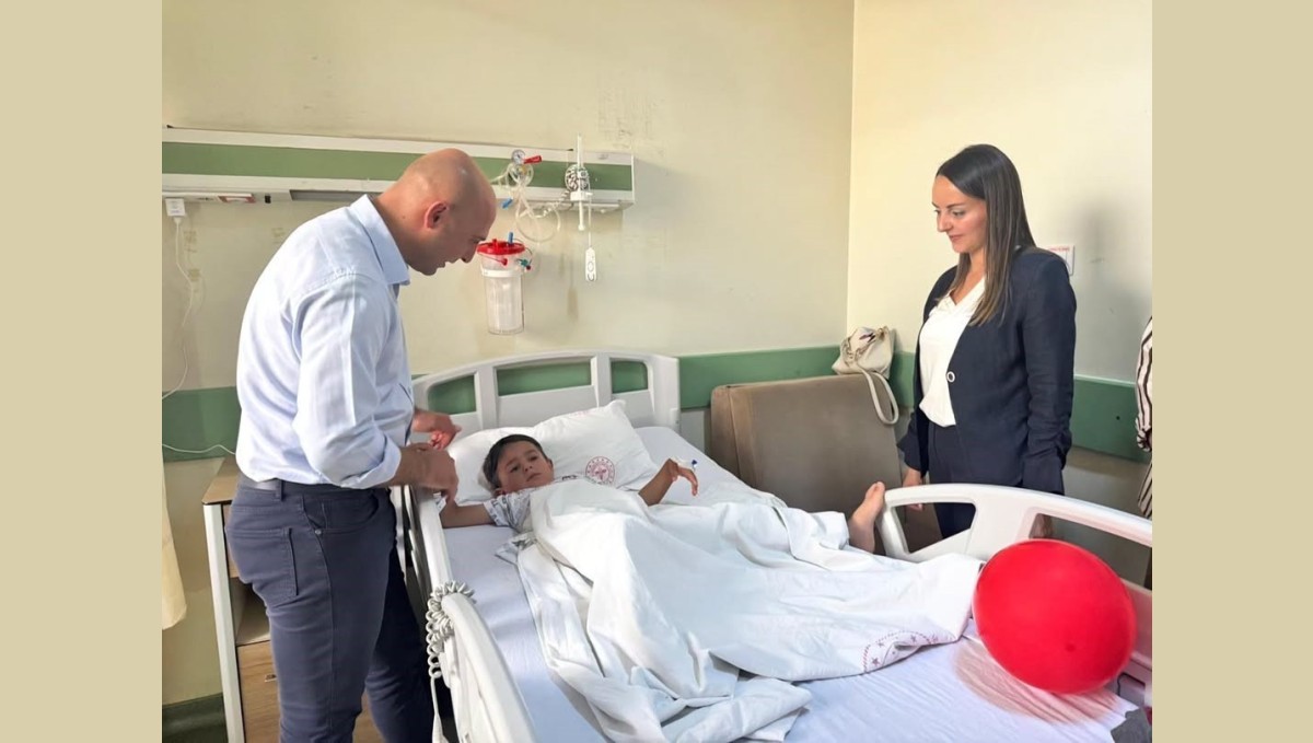 Doğubayazıt Kaymakamı Murat Ekinci'den Sünnet Olan Çocuklara Moral Ziyareti