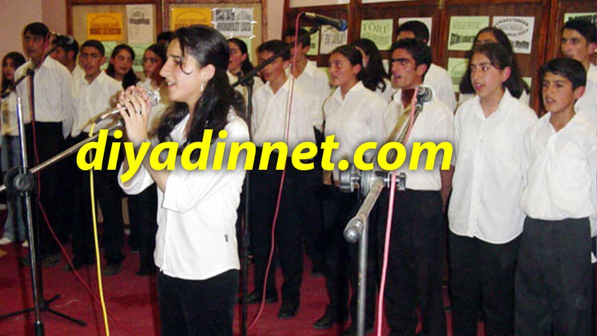 Doğubayazıt Lisesi korosu 30'a yakın şarkıyla müzik şöleni düzenledi