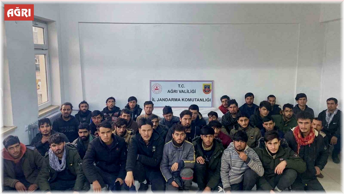 Doğubayazıt'ta 36 düzensiz göçmen yakalandı, 1 kişi gözaltına alındı