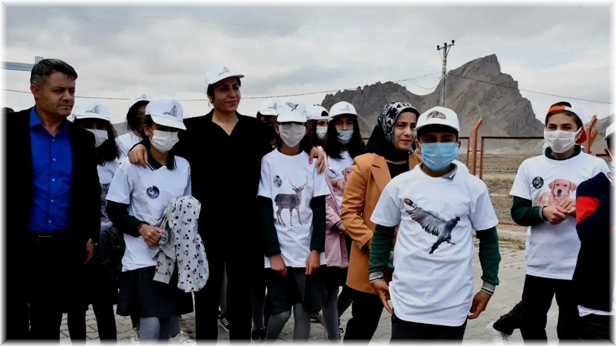 Doğubayazıt'ta "hayvanları koruyorum" etkinliği