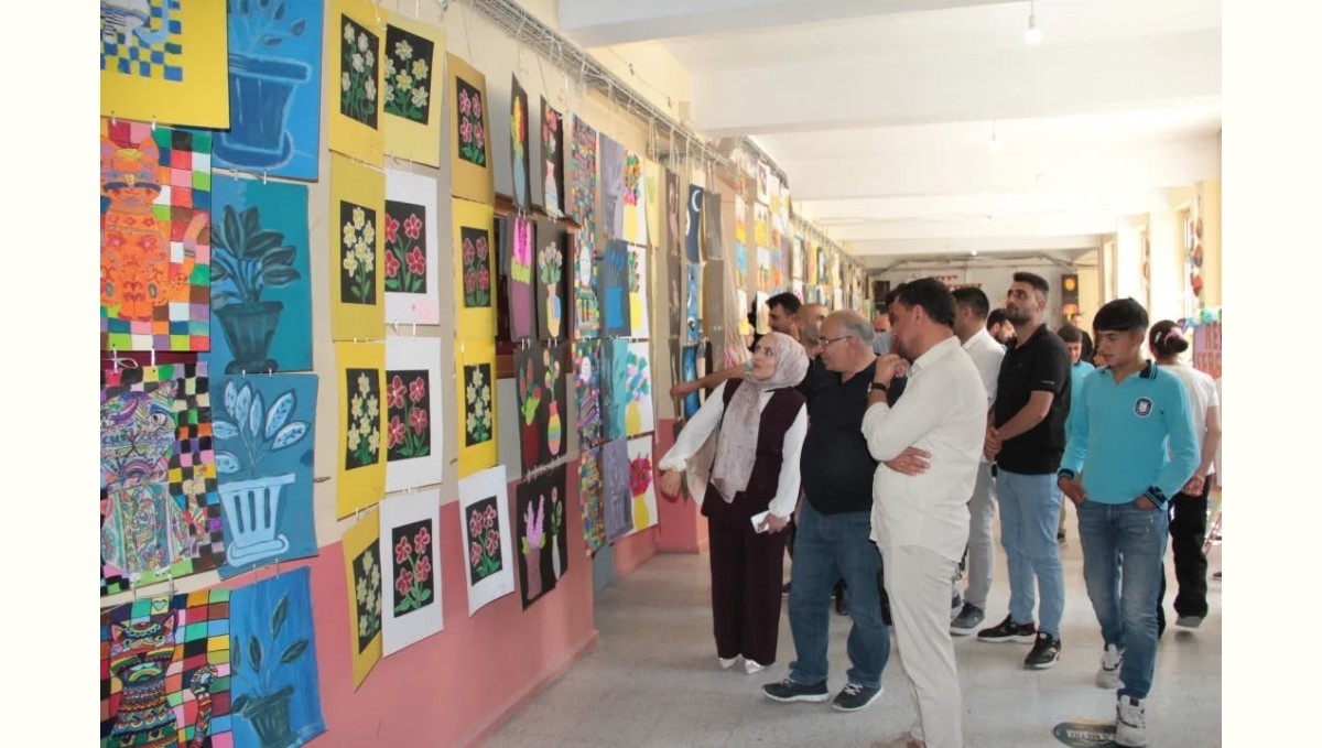 Doğubayazıt'ta öğrencilerin sanat yolculuğu sergiyle taçlandı