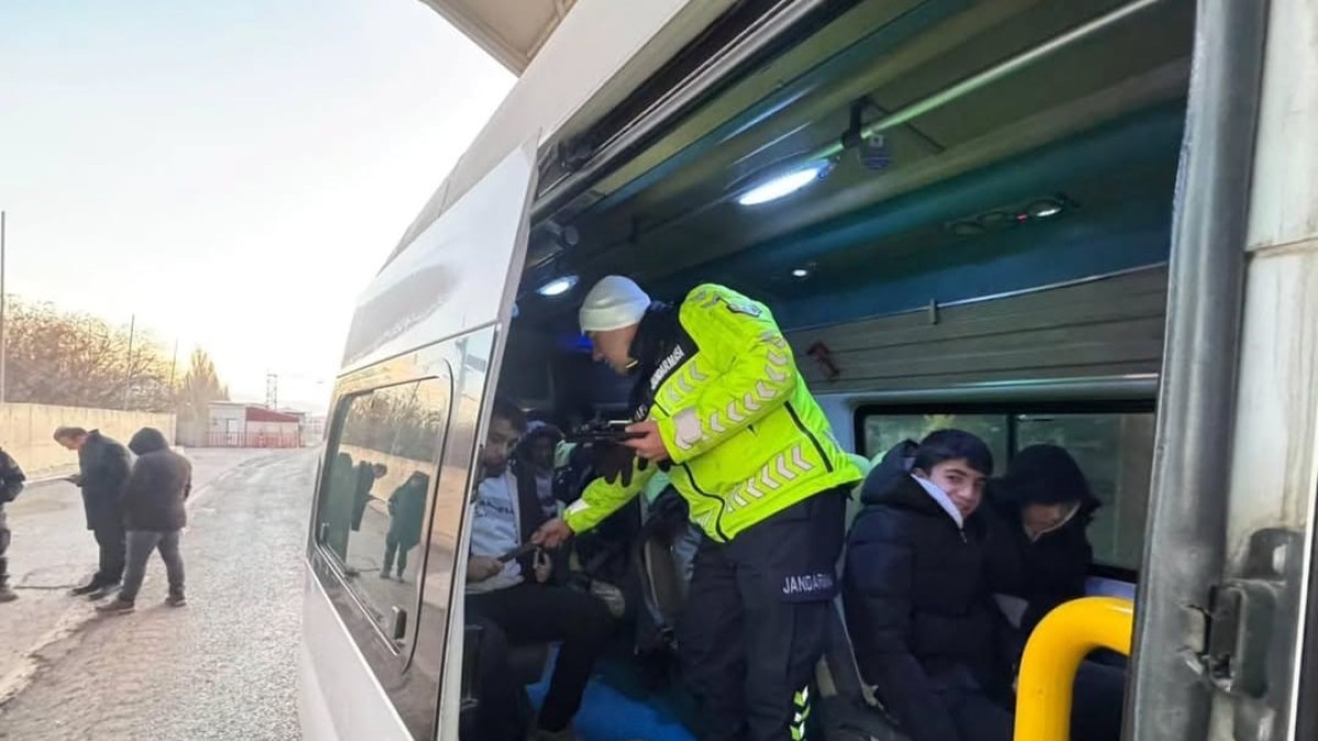 Doğubayazıt'ta okul servisleri denetlendi