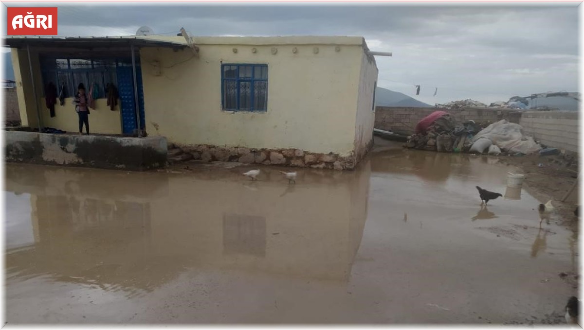 Doğubayazıt'ta selin hasarları gideriliyor