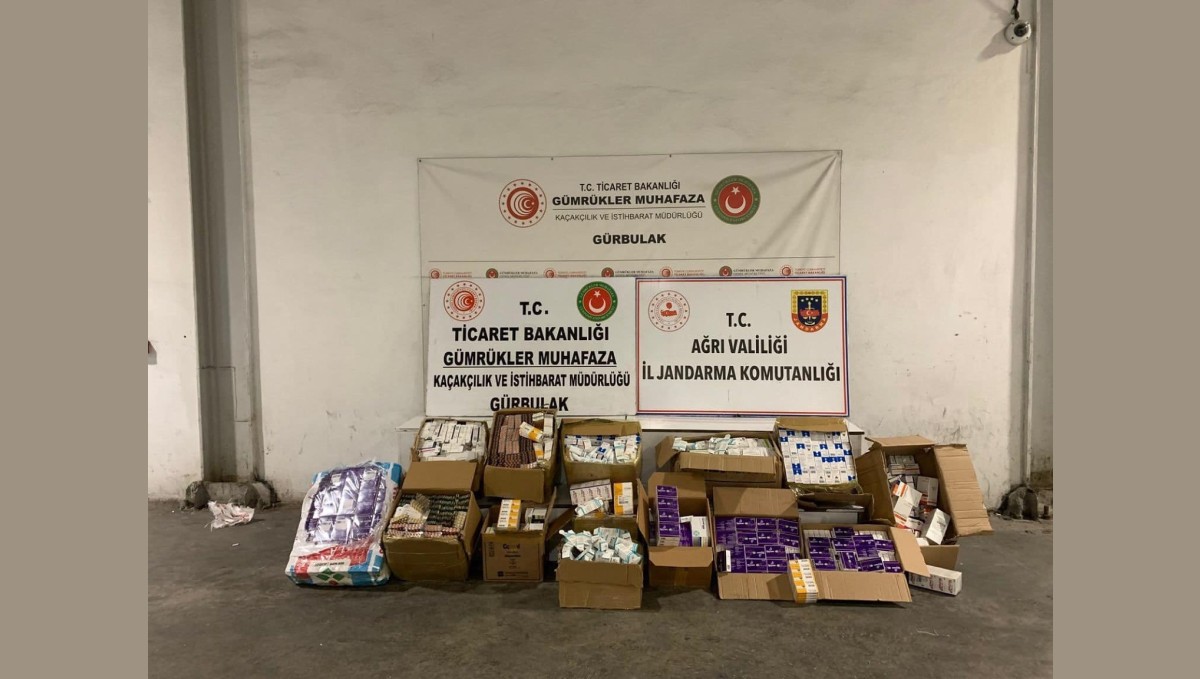 Doğubayazıt'ta tırın dorsesinde binlerce kutu kaçak ilaç bulundu