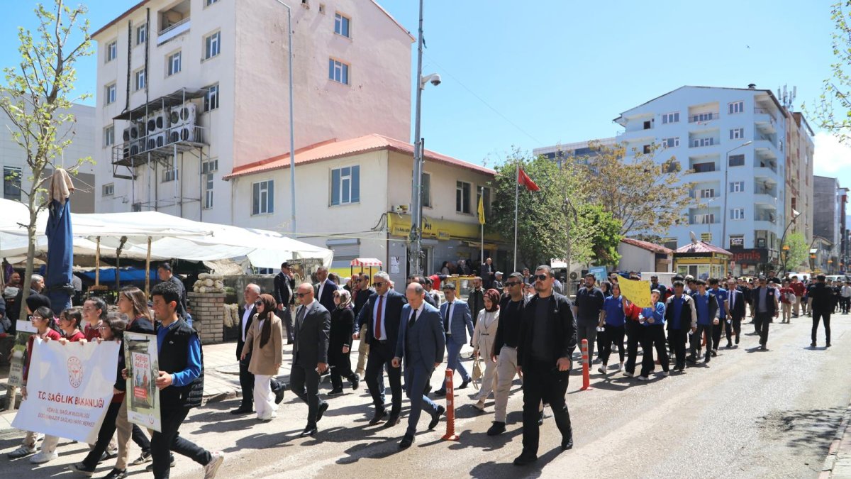 Doğubayazıt’ta “Sağlık İçin Hareket Et” Yürüyüşü Düzenlendi