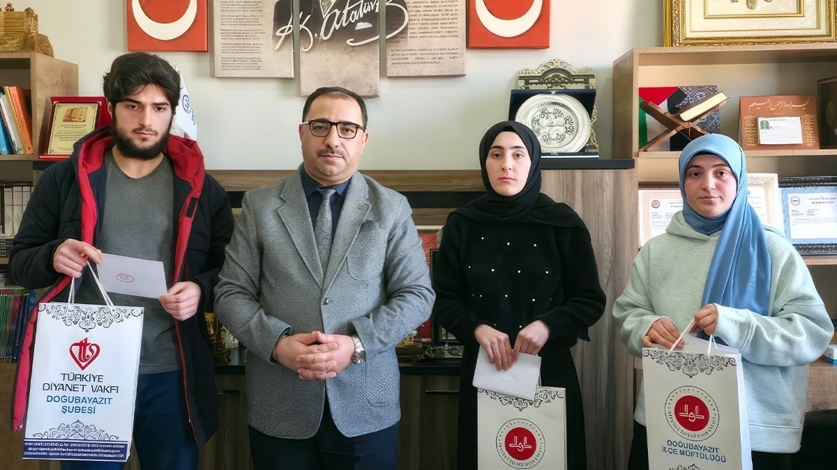 Doğubayazıt’ta Umre ödüllü bilgi yarışmasında dereceye giren öğrenciler belli oldu