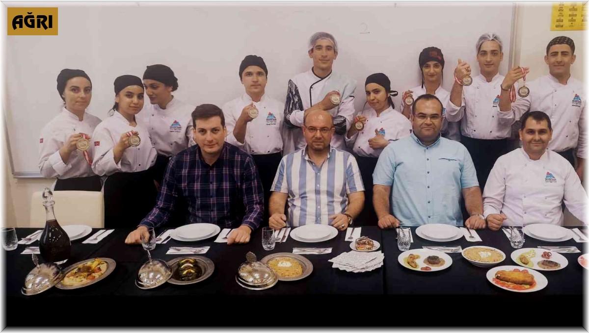 Doğubayazıt’taki aşçılık öğrencileri ilk katıldıkları festivalde 5 madalya kazandı