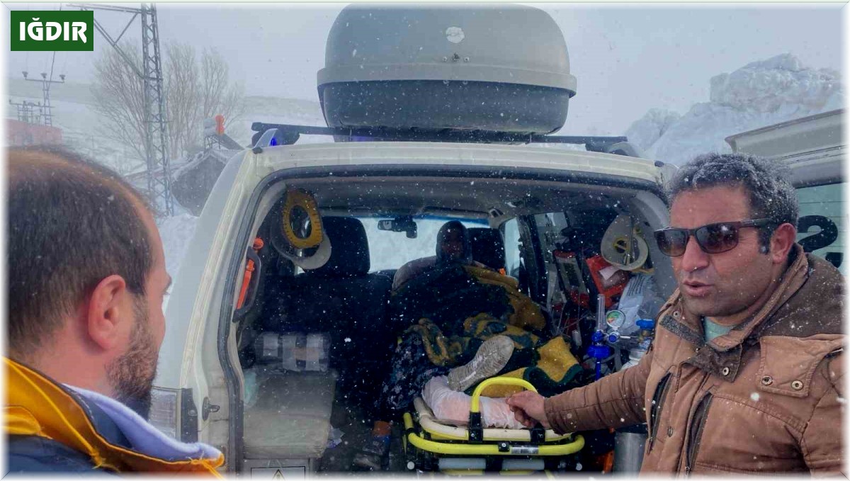 Doğum sancısı tutan kadın ekipler tarafından kurtarıldı