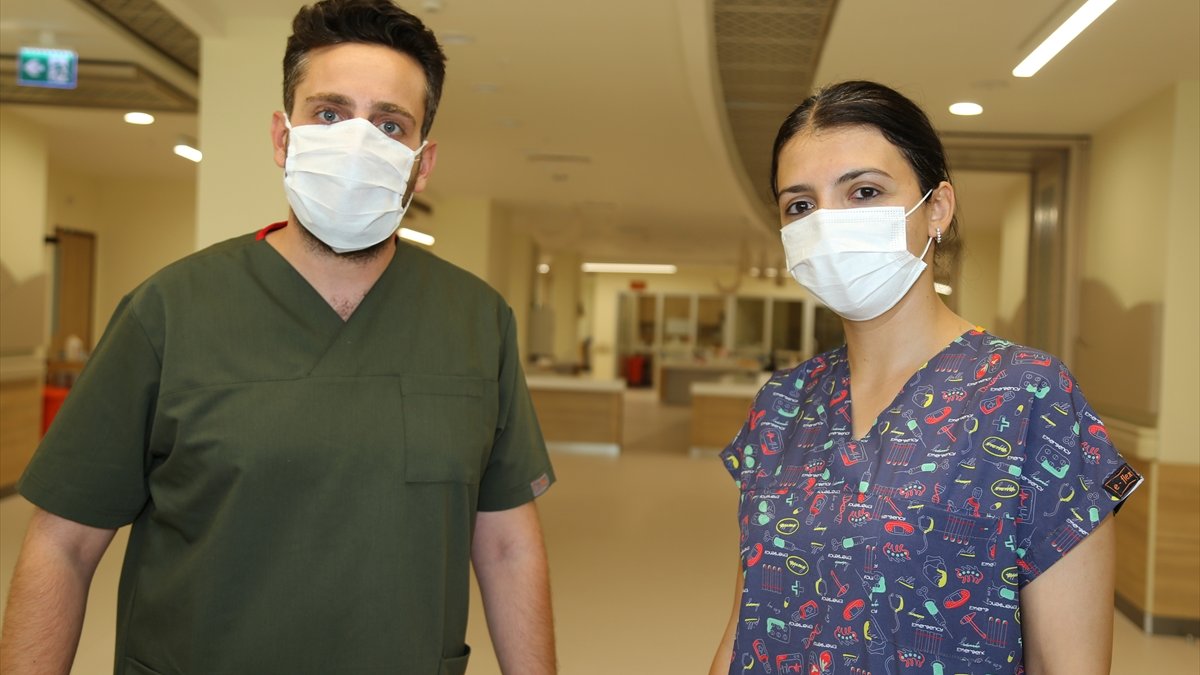 DOKTORLAR KOVİD-19 İLE SAVAŞI ANLATIYOR - "Lütfen beni entübe edin diyen hastam oldu"