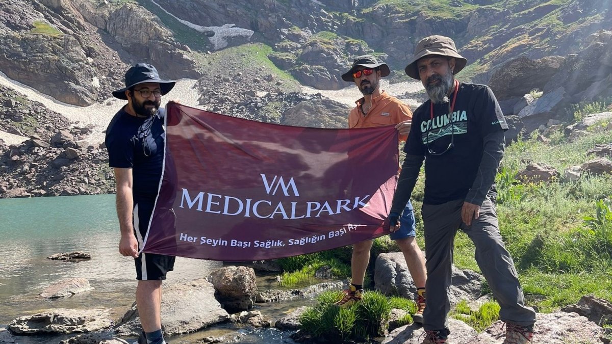 Doktorlar, Sat Buzul Göllerine hayran kaldı