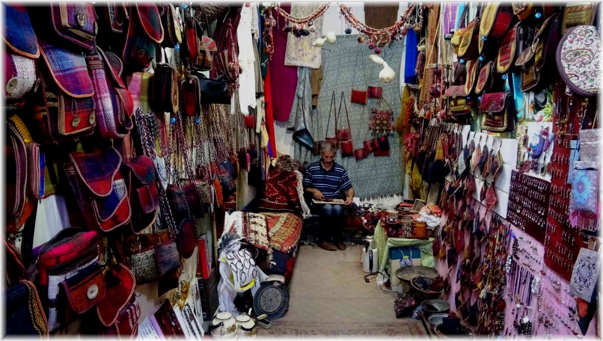 Dokuma kilim ve savanları hediyelik eşyaya dönüştürüyor