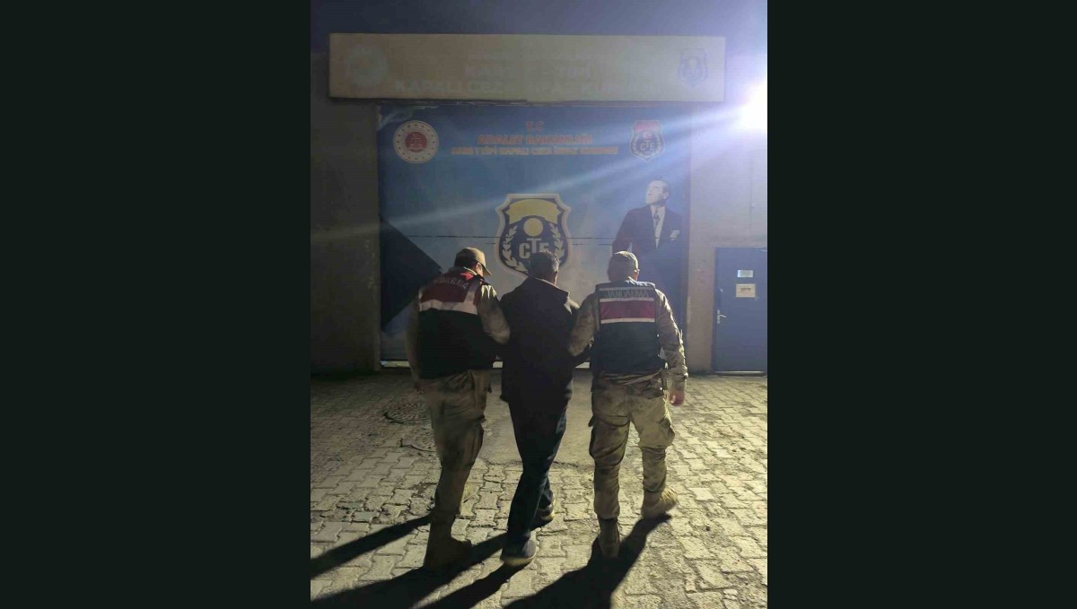 Dolandırıcılıktan aranıyordu Kars'ta jandarma yakaladı