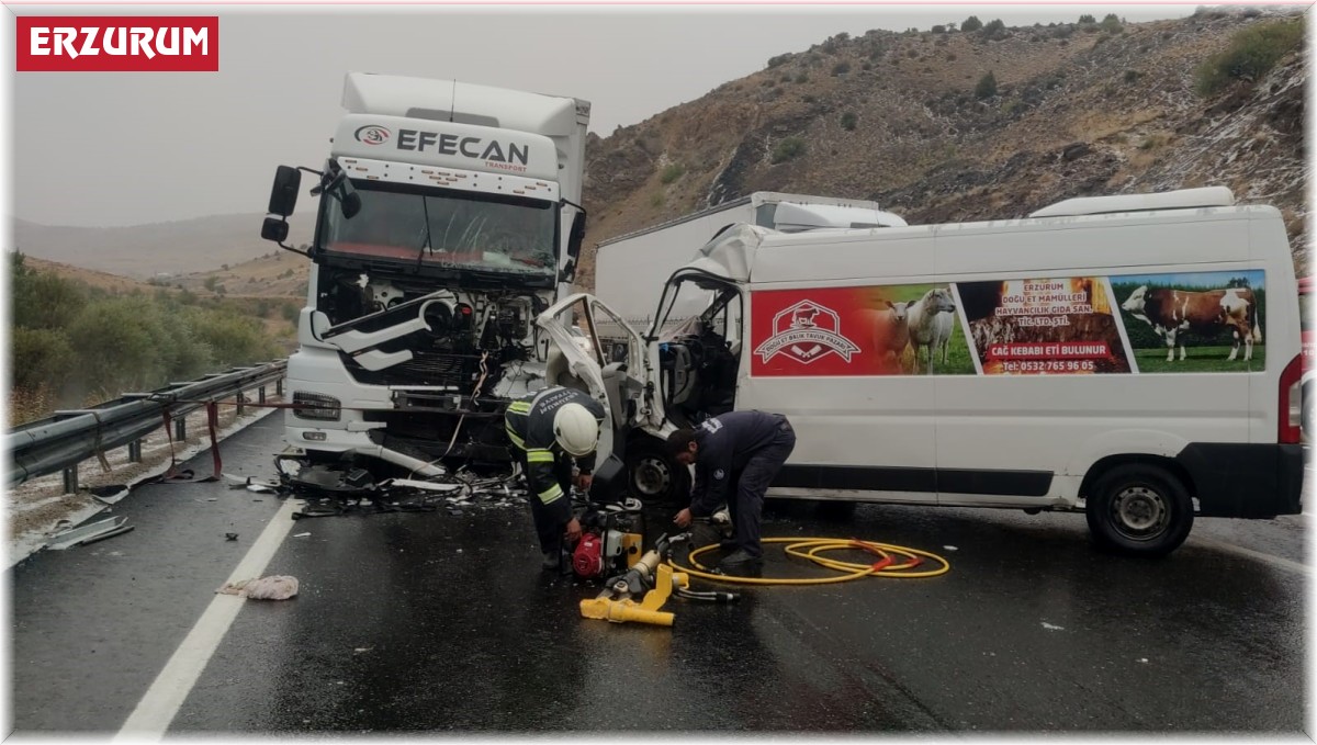 Dolu yağışı kazaya neden oldu: 3 yaralı