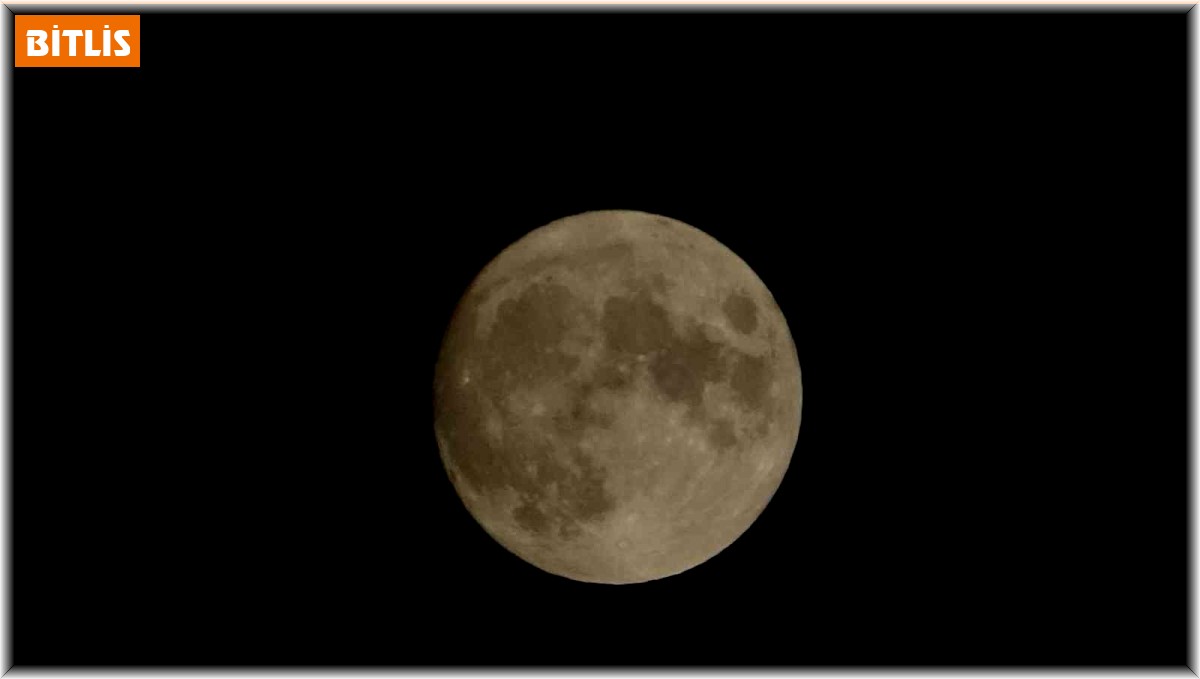 Dolunay eşliğinde doğum günü kutladılar