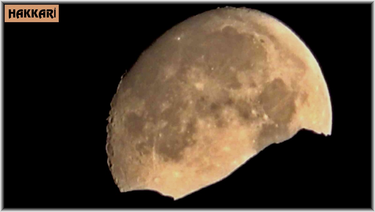 Dolunay kızıl rengiyle mest etti