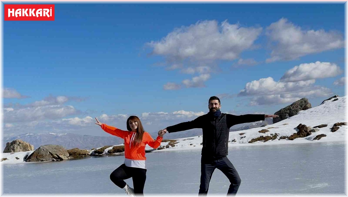 Donan gölde buz pateni keyfi