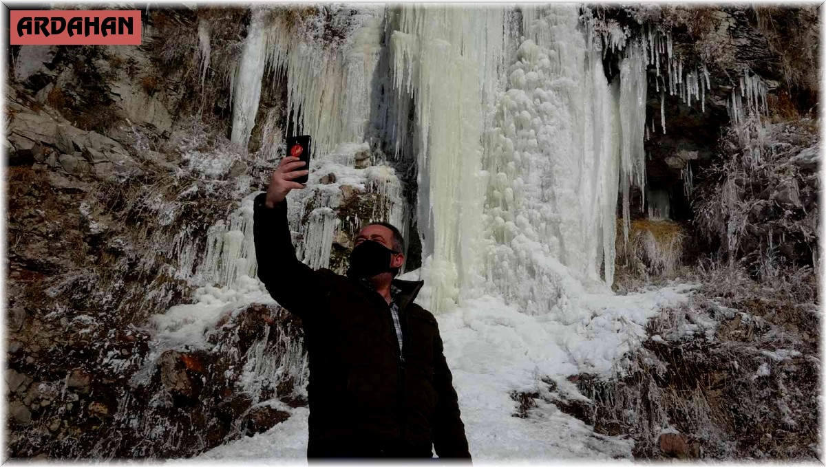Donan şelale Pamukkale'yi andırdı