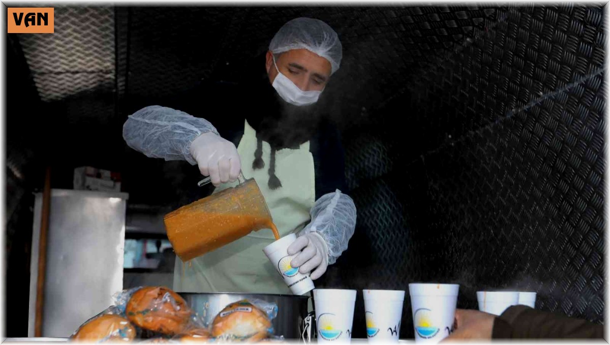 Dondurucu havada sıcak ikram