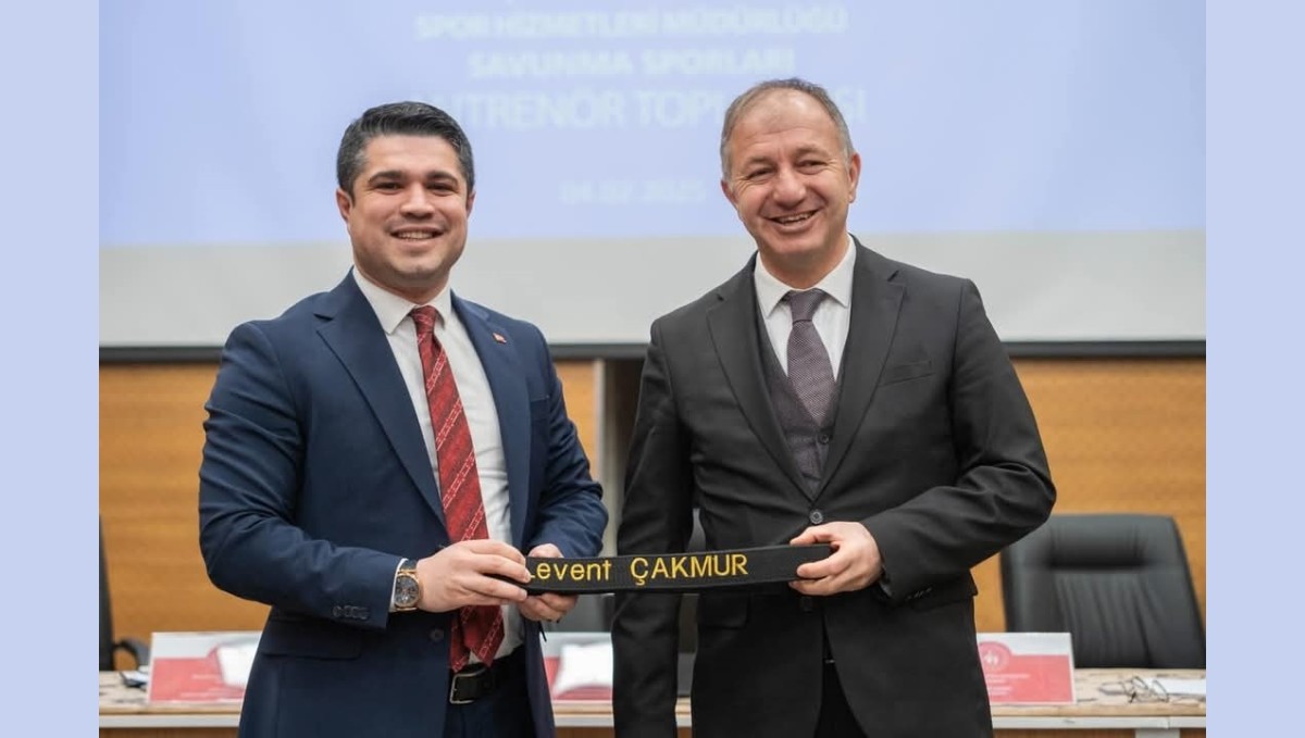 Dönmez'den Çakmur'a anlamlı jest