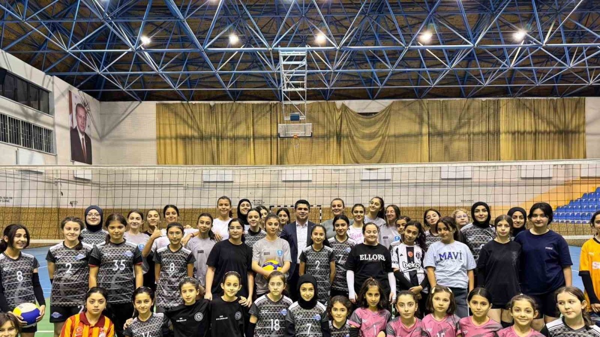 Dönmez'den hem moral hem hediye