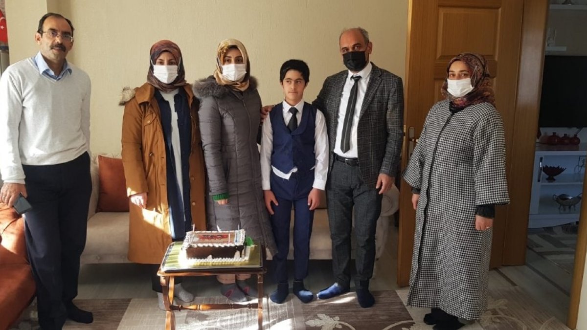 Down sendromlu Muhammed'e doğum günü sürprizi