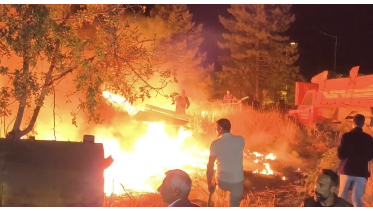 Düğün salonu yakınında çıkan yangın paniğe neden oldu