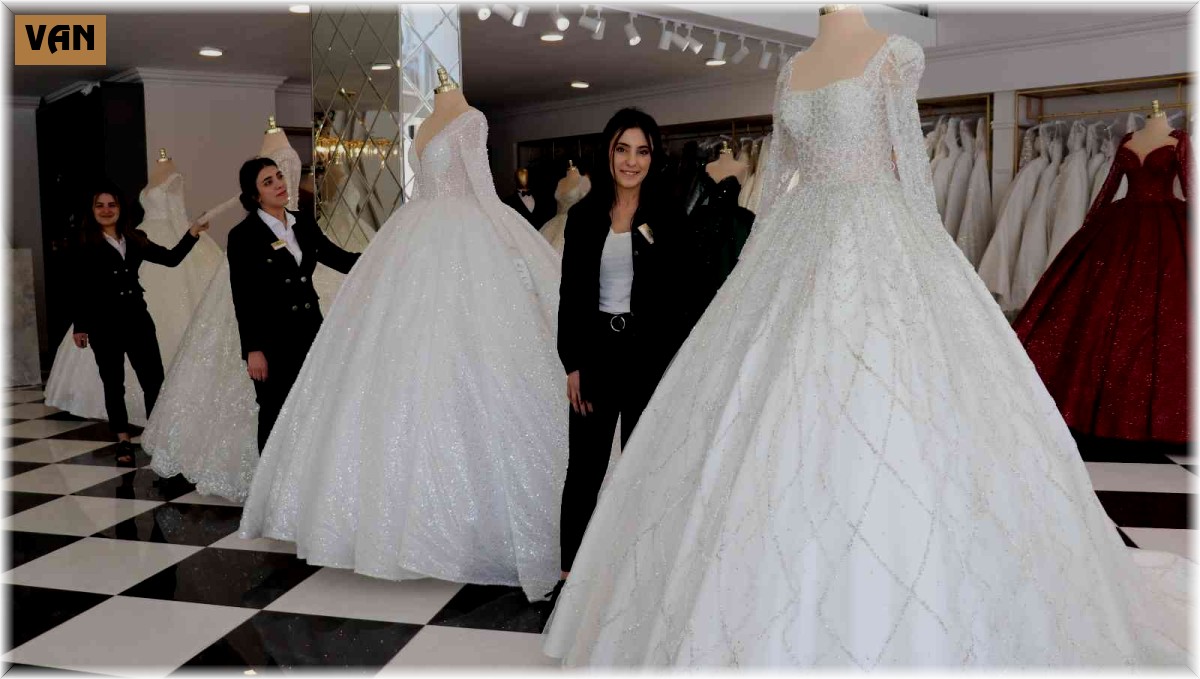 Düğün sezonunun başlamasıyla birlikte gelinlikçilere rağbet arttı