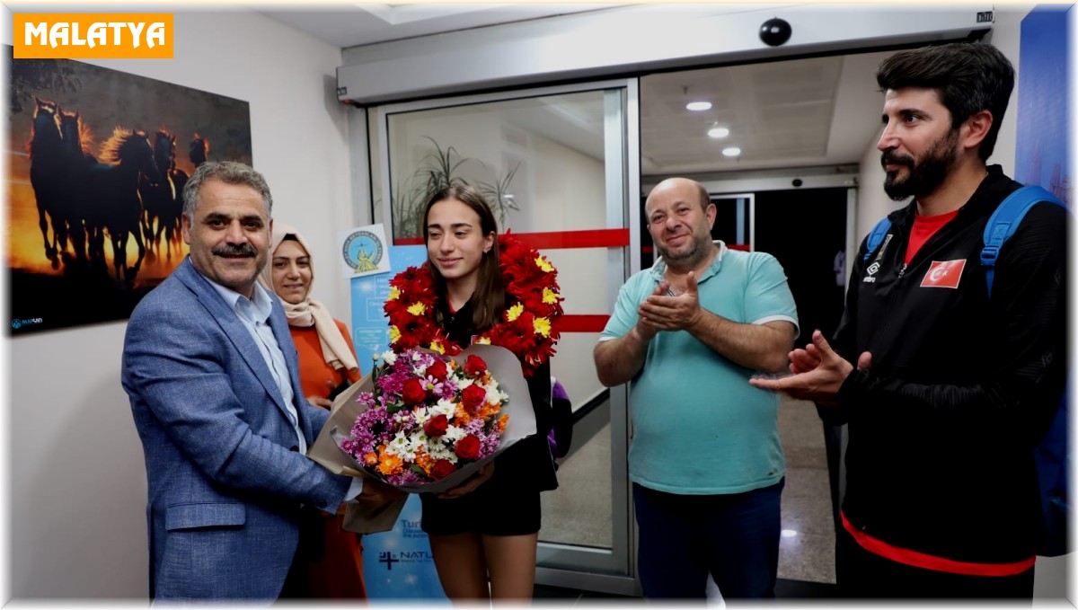 Dünya 3.'sü sporcuya özel karşılama