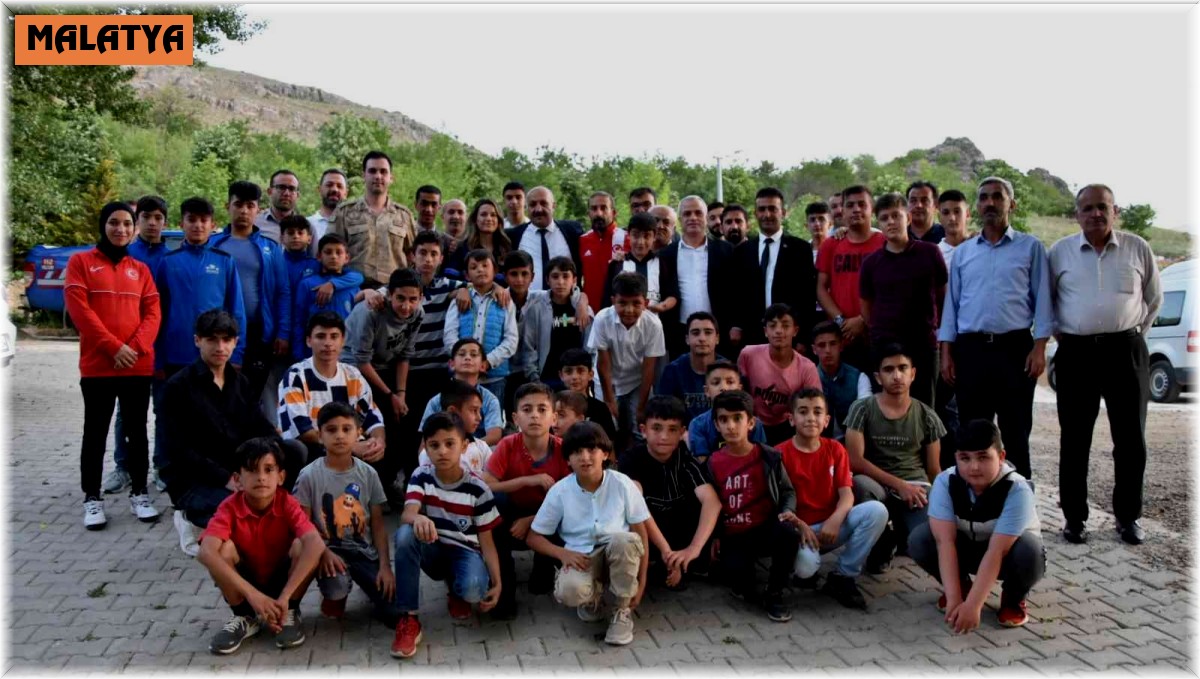 Dünya Boks Şampiyonu Akbaş, Doğanşehir'de coşku ile karşılandı