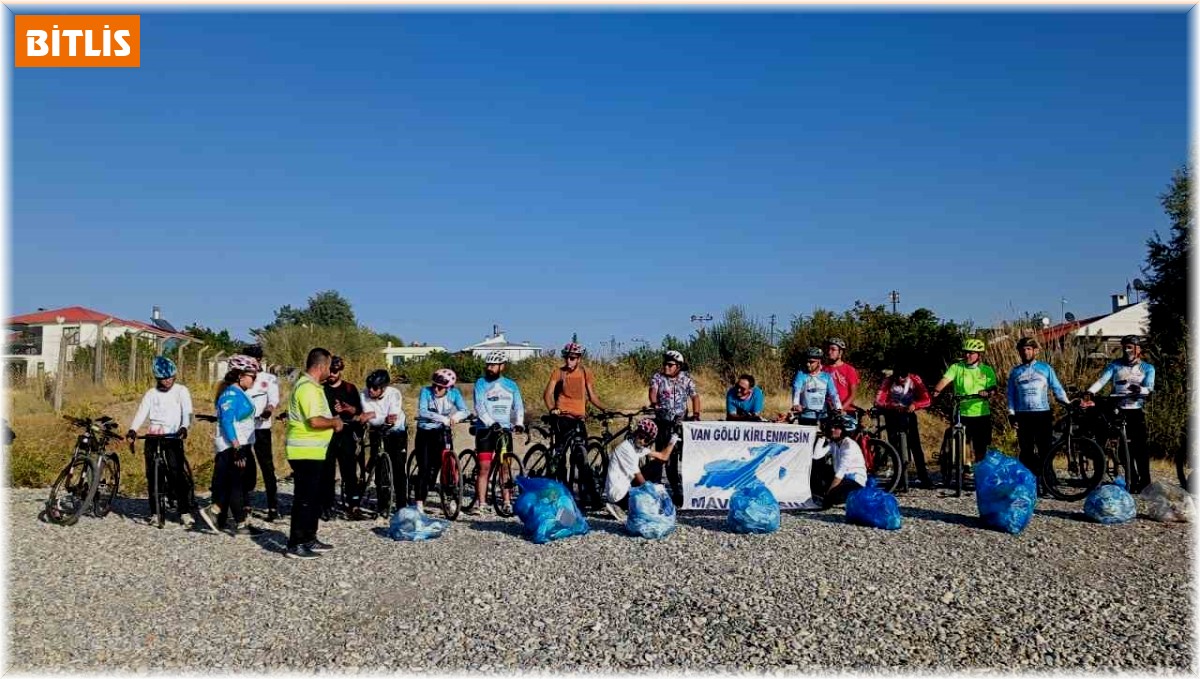 Dünya kıyı günü dolayısıyla Van Gölü sahilinde çüp topladılar